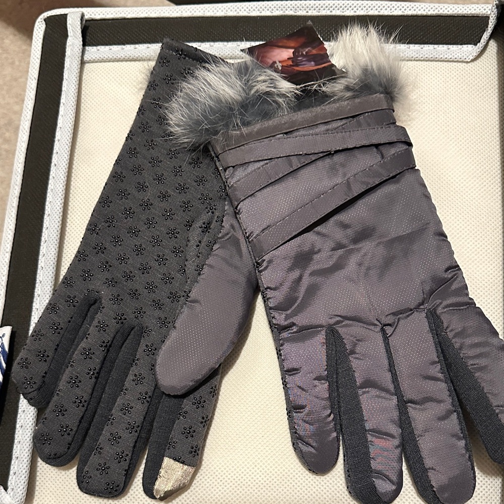 Gray Fur-Trimmed Gloves